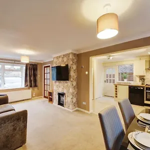  Holiday home Beautiful Close To Town Free Netflix, Wifi