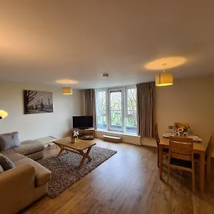  Apartment Centre